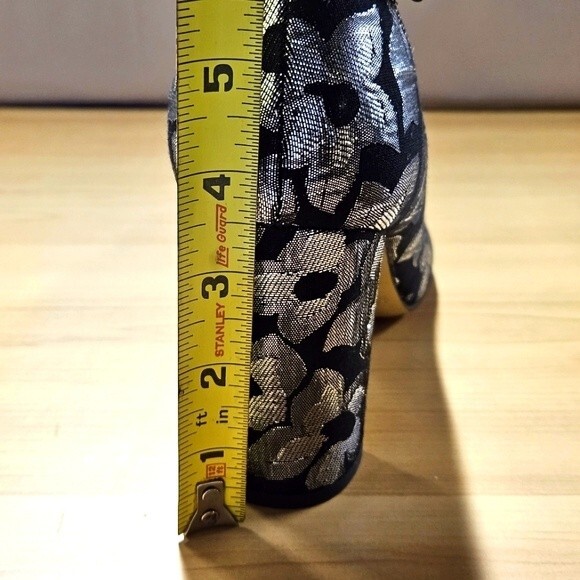 Marc Fisher Ion Silver & Black Metallic Brocade Ankle Strap Block Heel Pumps - Picture 11 of 11